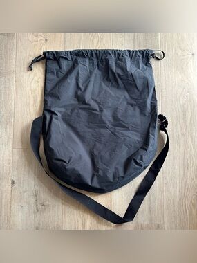 Uniqlo Drawstring Shoulder Bag